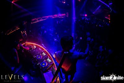 Rave Radio ที่ เลเวลส์ — photo 87
