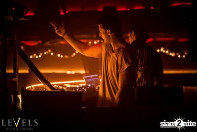 Rave Radio ที่ เลเวลส์ — photo 89