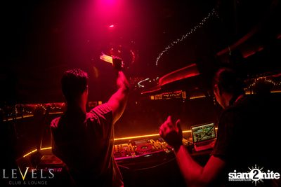 Rave Radio ที่ เลเวลส์ — photo 97