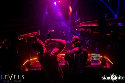 Rave Radio ที่ เลเวลส์ — photo 98