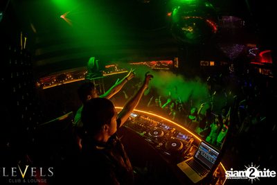Rave Radio ที่ เลเวลส์ — photo 100