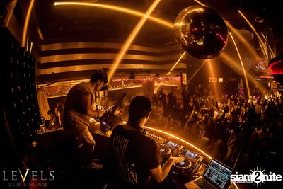 Rave Radio ที่ เลเวลส์ — photo 102