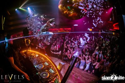 Rave Radio ที่ เลเวลส์ — photo 103