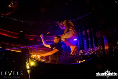 Rave Radio ที่ เลเวลส์ — photo 111