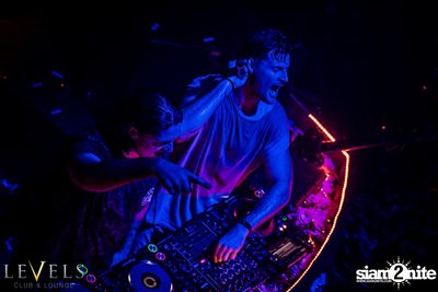 Rave Radio ที่ เลเวลส์ — photo 116