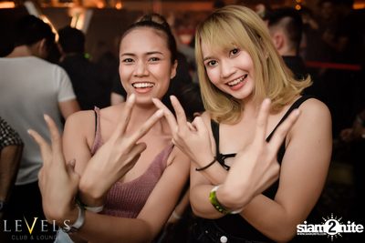 Rave Radio ที่ เลเวลส์ — photo 118