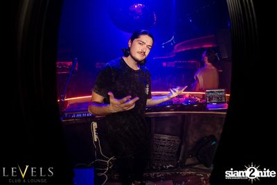 Rave Radio ที่ เลเวลส์ — photo 125