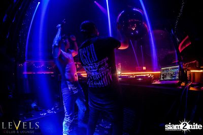 Rave Radio ที่ เลเวลส์ — photo 129