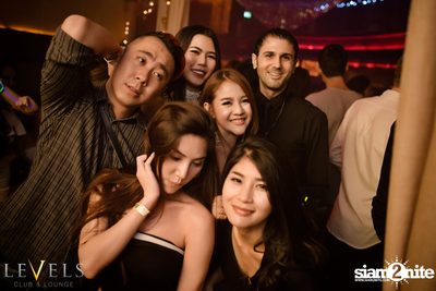 Rave Radio ที่ เลเวลส์ — photo 136