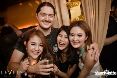 Rave Radio ที่ เลเวลส์ — photo 146