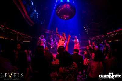 ปาร์ตี้คืนวันศุกร์ ที่ร้าน เลเวล, สุขุมวิท ซอย 11 — photo 48