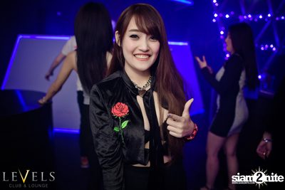 ปาร์ตี้คืนวันศุกร์ ที่ร้าน เลเวล, สุขุมวิท ซอย 11 — photo 95
