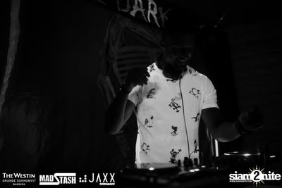 New Year's Eve Glow In The Dark Party ที่ เดอะ เวสทิน แกรนด์ — photo 2