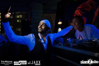 New Year's Eve Glow In The Dark Party ที่ เดอะ เวสทิน แกรนด์ — photo 30