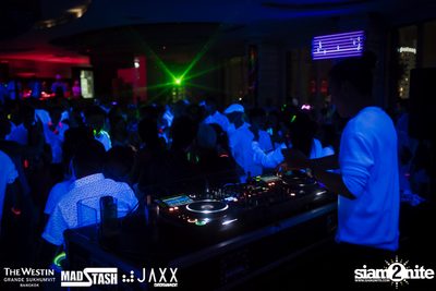 New Year's Eve Glow In The Dark Party ที่ เดอะ เวสทิน แกรนด์ — photo 45