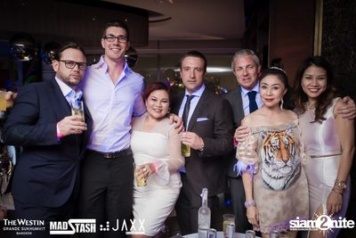 New Year's Eve Glow In The Dark Party ที่ เดอะ เวสทิน แกรนด์ — photo 59