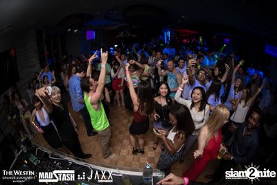 New Year's Eve Glow In The Dark Party ที่ เดอะ เวสทิน แกรนด์ — photo 67