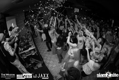 New Year's Eve Glow In The Dark Party ที่ เดอะ เวสทิน แกรนด์ — photo 68