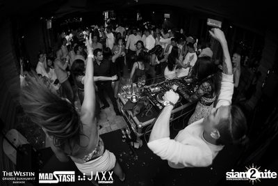 New Year's Eve Glow In The Dark Party ที่ เดอะ เวสทิน แกรนด์ — photo 103