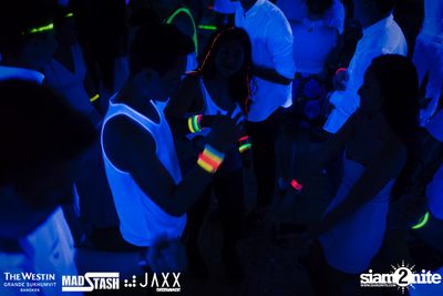 New Year's Eve Glow In The Dark Party ที่ เดอะ เวสทิน แกรนด์ — photo 106