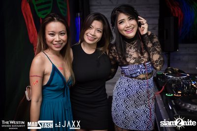 New Year's Eve Glow In The Dark Party ที่ เดอะ เวสทิน แกรนด์ — photo 107