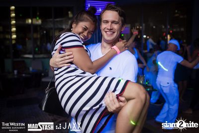 New Year's Eve Glow In The Dark Party ที่ เดอะ เวสทิน แกรนด์ — photo 117
