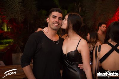 Sunn New Year's Eve กับ Nils Hoffman ที่ ไลฟ์ อาร์ซีเอ — photo 2