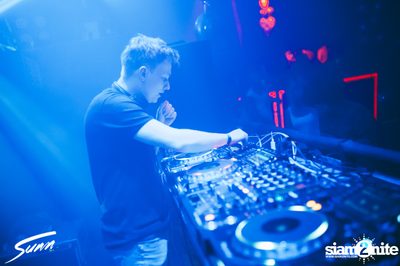 Sunn New Year's Eve กับ Nils Hoffman ที่ ไลฟ์ อาร์ซีเอ — photo 46