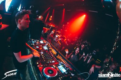 Sunn New Year's Eve กับ Nils Hoffman ที่ ไลฟ์ อาร์ซีเอ — photo 71