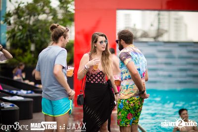 amWET & Hooters Foam Pool Party ที่ แอมบาร์ — photo 4