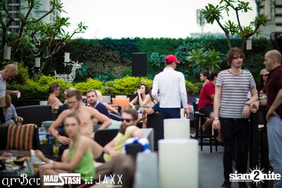 amWET & Hooters Foam Pool Party ที่ แอมบาร์ — photo 14