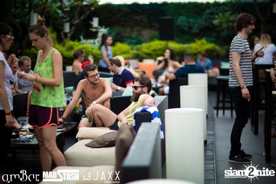 amWET & Hooters Foam Pool Party ที่ แอมบาร์ — photo 15