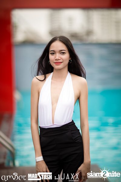 amWET & Hooters Foam Pool Party ที่ แอมบาร์ — photo 19