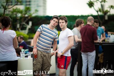 amWET & Hooters Foam Pool Party ที่ แอมบาร์ — photo 21