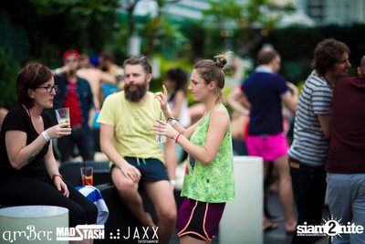 amWET & Hooters Foam Pool Party ที่ แอมบาร์ — photo 28
