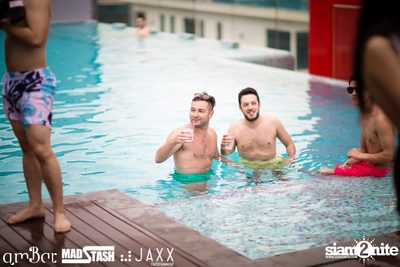 amWET & Hooters Foam Pool Party ที่ แอมบาร์ — photo 30
