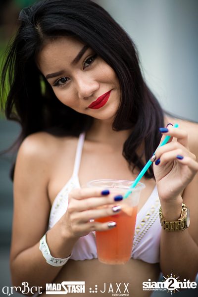 amWET & Hooters Foam Pool Party ที่ แอมบาร์ — photo 37