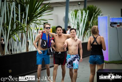 amWET & Hooters Foam Pool Party ที่ แอมบาร์ — photo 41
