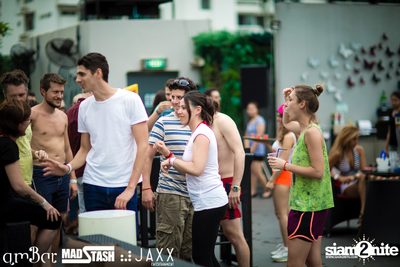 amWET & Hooters Foam Pool Party ที่ แอมบาร์ — photo 42