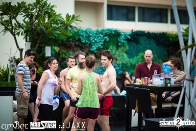 amWET & Hooters Foam Pool Party ที่ แอมบาร์ — photo 45