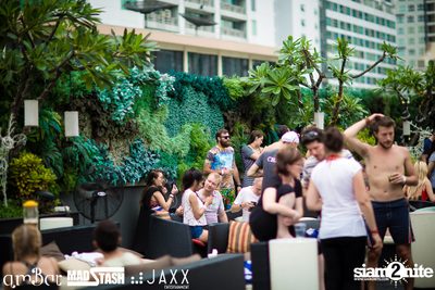 amWET & Hooters Foam Pool Party ที่ แอมบาร์ — photo 49