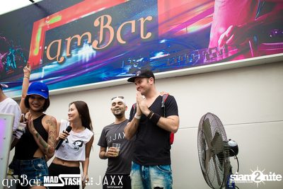 amWET & Hooters Foam Pool Party ที่ แอมบาร์ — photo 71