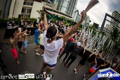 amWET & Hooters Foam Pool Party ที่ แอมบาร์ — photo 77