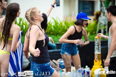 amWET & Hooters Foam Pool Party ที่ แอมบาร์ — photo 83