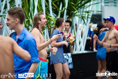 amWET & Hooters Foam Pool Party ที่ แอมบาร์ — photo 86