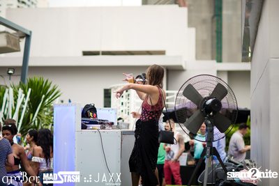amWET & Hooters Foam Pool Party ที่ แอมบาร์ — photo 90