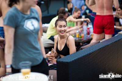 amWET & Hooters Foam Pool Party ที่ แอมบาร์ — photo 95