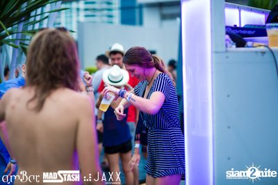 amWET & Hooters Foam Pool Party ที่ แอมบาร์ — photo 100
