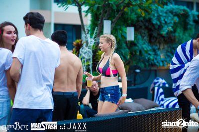 amWET & Hooters Foam Pool Party ที่ แอมบาร์ — photo 104