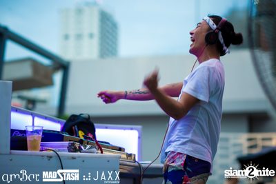 amWET & Hooters Foam Pool Party ที่ แอมบาร์ — photo 106